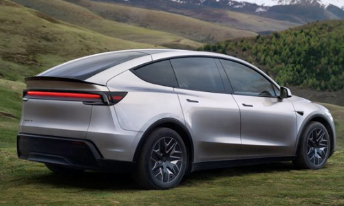 Вице-президент Tesla опубликовал видеоролик о Model Y L с шестью взрослыми ростом 180 см, вызвавший насмешки автомобильных блогеров