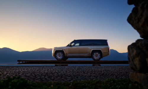 Роскошный внедорожник Yangwang U8L от BYD, стоимостью 15 млн рублей и весом 3,6 тонны, поступит в продажу на следующей неделе