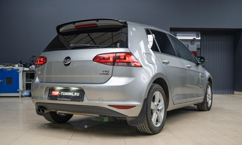 Установка спойлера на крышку багажника и ресничек на фары Volkswagen Golf 7