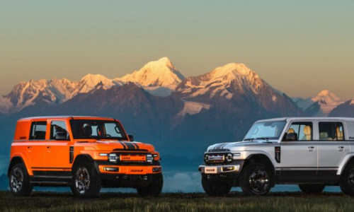 Автомобиль iCar Super V23 EV от Chery, занесенный в Книгу рекордов Гиннесса, продается по цене от 1,45 млн рублей