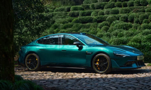 Представительский вариант внедорожника Xiaomi YU7 был замечен на Нюрбургринге