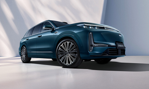 5,2-метровый Geely Galaxy M9 PHEV с максимальной дальностью хода 1505 км продается по цене от 2,16 млн рублей