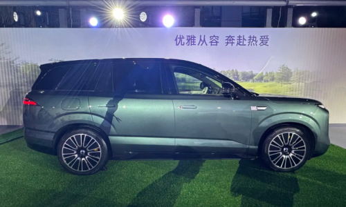 Компания BYD открывает предварительные продажи модели Denza N8L мощностью 762 л.с. по цене от 3,74 млн рублей