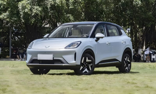 Wuling Binguo S, выпущенный в Китае с дальностью хода 430 км, стоит от 780 000 рублей