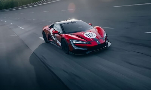 Yangwang U9 Xtreme от BYD, самый быстрый серийный автомобиль планеты, направляется к бразильскому гонщику Лео Санчесу