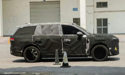 На шпионских снимках Nio ES9 его видны огромные габариты самого большого электрического внедорожника в Китае