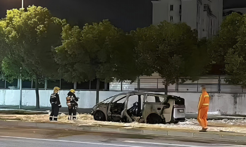 В Китае внезапно загорелся электромобиль Li Mega electric MPV с аккумулятором CATL