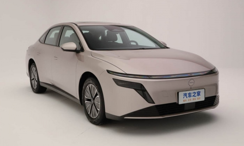 Nissan N6 PHEV открывает предварительную продажу: с аккумулятором емкостью 21,1 кВт*ч, запасом хода на электромобиле 180 км, от 1,22 млн рублей