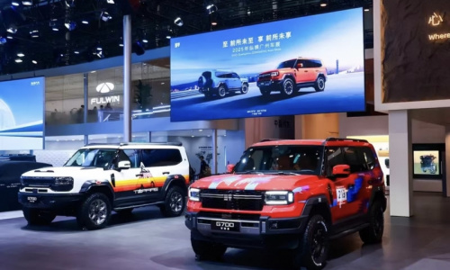 Раллийная версия Jetour Zongheng G700 от Chery, оснащенная шасси, прошедшим испытания на ралли, и противоскользящей пластиной из сверхпрочного сплава, продается за 3,7 млн рублей