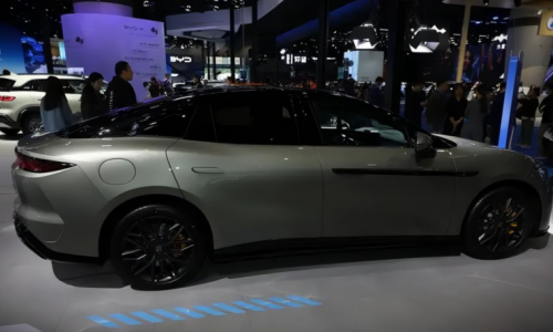 Запас хода электромобиля 2026 BYD Han L составляет 701 км, разгон до 100 км/ч - 2,7 секунды, цена от 2,16 млн рублей