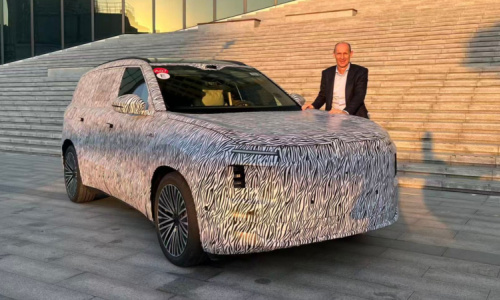 Генеральный директор Volkswagen в Китае представил серийный кроссовер ID. Era EREV – он будет выпущен в 2026 году