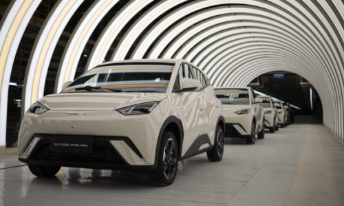 Завод BYD в Бразилии произвел 10 000 автомобилей и добавил вторую смену