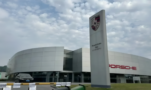 Пустые автосалоны и задержки с внесением депозитов сказались на работе дилерских центров Porsche и Volkswagen в некоторых регионах Китая; продажи Porsche в 2025 году снизились на 26%%