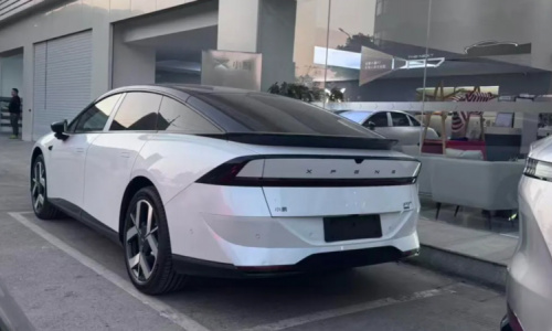 Обновленный Xpeng P7+ поступил к дилерам в преддверии старта продаж в Китае