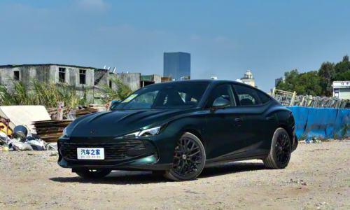 SAIC MG представляет модель 2026 MG7 с системой AI cockpit и системой ADAS по цене от 1,35 млн рублей