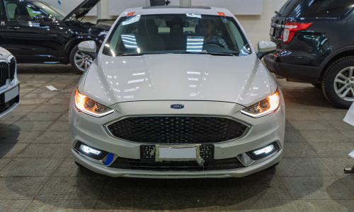 Тюнинг задних фонарей – желтые поворотники для Ford Mondeo V из США