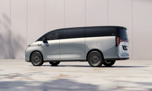 Официально представлен минивэн Geely Galaxy V900 EREV мощностью 456 л.с., цена которого начинается от 3 млн рублей