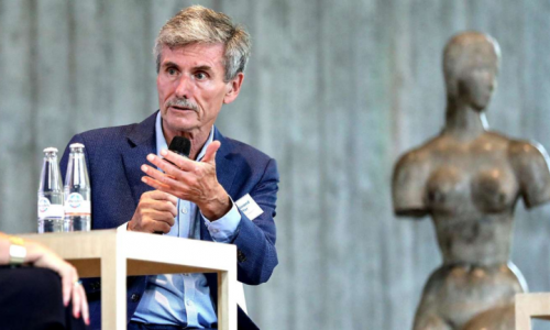 Автоэксперт предупреждает, что Европа отстает от Китая в области аккумуляторных технологий на 20 лет