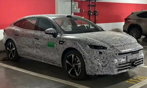 На шпионских снимках можно увидеть новый гибридный седан MG с системой LiDAR