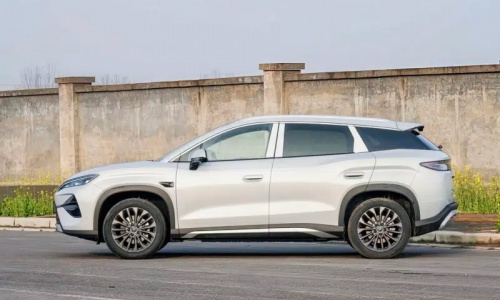 BYD Song Ultra EV дебютировал в преддверии предпродажных показов 5 марта