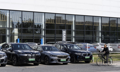 Дилерское представительство BMW в Китае закрыто, так как производители устаревших автомобилей сталкиваются с серьезными проблемами