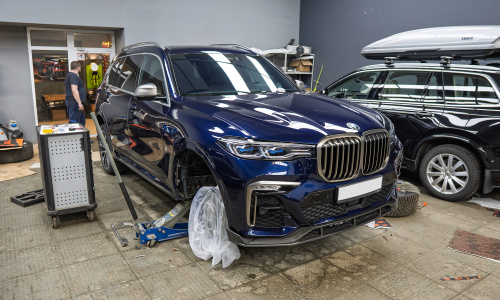 Профессиональная виброизоляция колесных арок и подкрылков BMW X7 G07