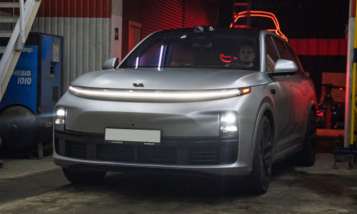 Тюнинг акустики Li Auto L7 – центральный динамик в торпедо