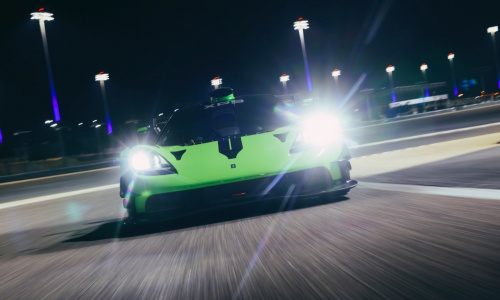 Легальный на дорогах GMA T.50s Niki Lauda на гоночной трассе быстрее, чем гоночный автомобиль GT3