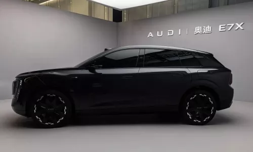 На официальном сайте показан электрический внедорожник AUDI E7X, разгоняющийся от 0 до 100 км/ч за 3,97 с и работающий от аккумулятора CATL мощностью 109 кВт*ч