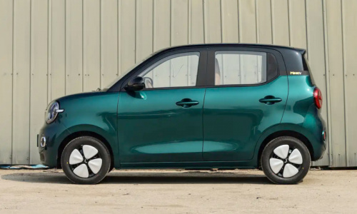 Wuling представляет электромобиль Hongguang Mini 2026 с запасом хода 301 км и быстрой зарядкой по цене от 530 000 рублей