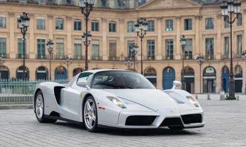Каждый Ferrari Enzo - редкость, но этот, выставленный на продажу, всего лишь 1 из 9