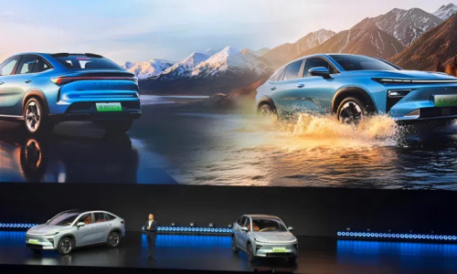 Стартовал выпуск внедорожника Geely Boyue EREV с запасом хода 375 км, на 30-80% за 15 минут зарядки, цена от 1,3 рублей