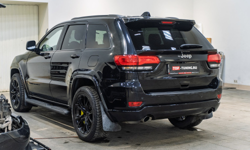 Установка нижнего спойлера под стекло Jeep Grand Cherokee WK2 рестайлинг