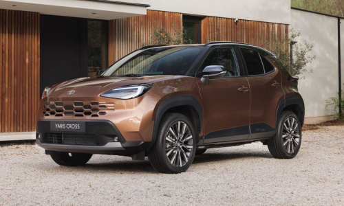 Toyota Yaris Cross полностью соответствует своему названию, благодаря новому внешнему виду