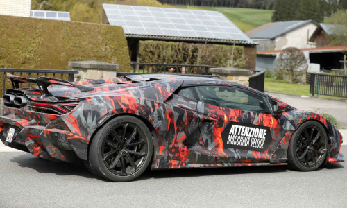 Безумный суперкар Lamborghini Revuelto SV был замечен на Нюрбургринге