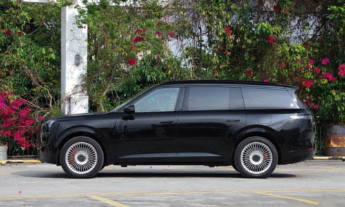 Пятиместный внедорожник Lynk & Co 900 с пробегом 1363 км продается в Китае по цене от 2,8 млн рублей